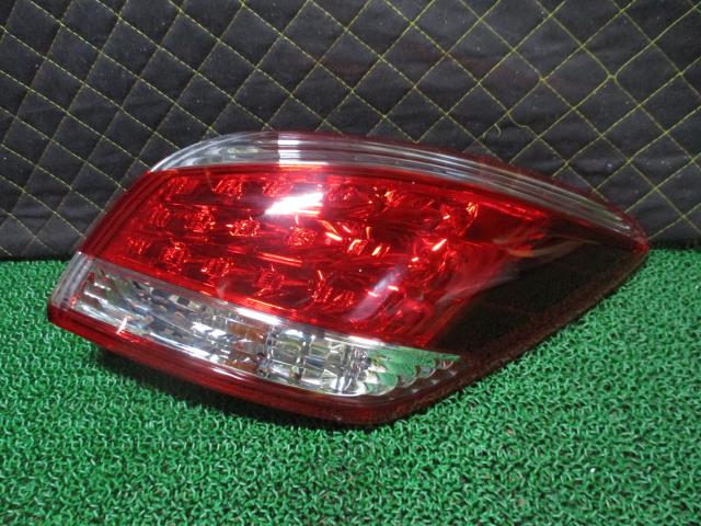 【中古】中古部品 ムラーノ PNZ51 右テールランプ 【3330660100-000023328115500】