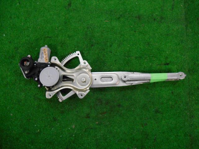 【中古】中古部品 ヴィッツ KSP90 右フロントドアレギュレータ・モーター 【3310080100-202210001413120】