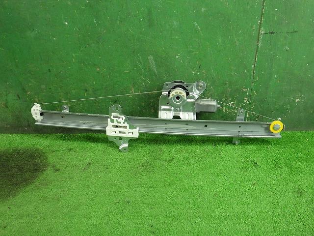 【中古】中古部品 セレナ GFC27 左フロントドアレギュレータ・モーター 【3330150100-000024300113220】