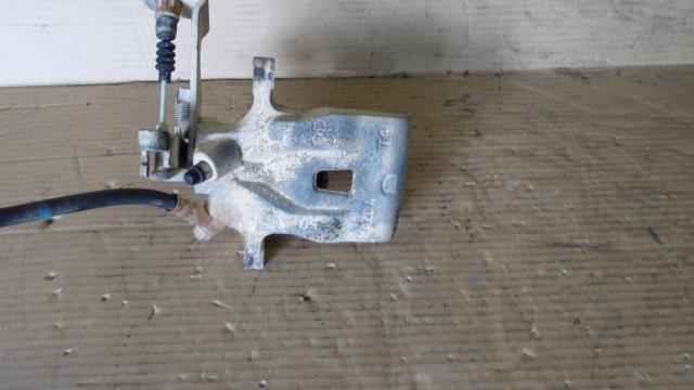 【中古】中古部品 CX−5 KE2AW 右リアキャリパー 【3340220100-000224051244430】