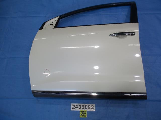 メーカー 日産 車名 ムラーノ 型式類別 16423-0087 グレード 250XV 認定型式 CBA-TZ51 車両タイプ 5DJワゴン 年式 H23/11 シフト CVT 駆動 4×2 通称型式 TDBARWZZ51EDA エンジン型式 QR25DE ミッション型式 アクスル型式 車体色 ホワイトパール(3P) 車体色No QX1 トリム色No C 走行距離(Km) 208&#44;142 メーカー純正品番 H010A-1AAAA 部品メーカー品番 M2H5 保証 0ヶ月/0km 付加情報 グリーン&#44;UVS(M2H5); パワーウインドウ(テスト済); バイザー付(青色); 純正(H010A-1AAAA) 商品情報 (1)[&#44;へこみ&#44;5×5cm](2)[全体&#44;サイトソウ&#44;粗い&#44;パテ](3)[全体&#44;その他&#44;小傷少々] ※純正番号およびモデル番号は参考としてください。※リビルト部品を購入される際のお願い【再生部品】と表示されているものをリビルト部品と呼んでいます。リビルト部品の場合には、交換時に取り外した部品をご返却していただく場合があります。詳しくはこちら※大物商品(ドア・ボンネット・バンパー等)は個人宅への配送ができない場合がございます。その場合、最寄りの配送業者支店止め等の対応となりますので、あらかじめご了承ください。 ページ上部へ【中古】中古部品 ムラーノ TZ51 左フロントドア 【3310040100-000243002213200】