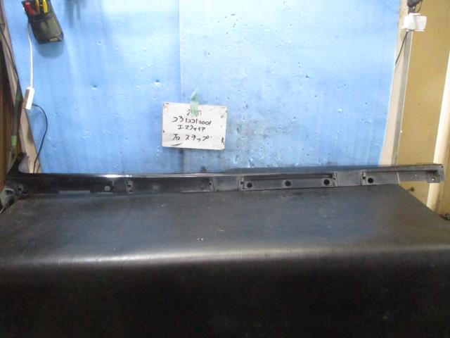 【中古】中古部品 エスクァイア ZWR80G 右サイドステップ 【3310220100-231221000113700】(2)