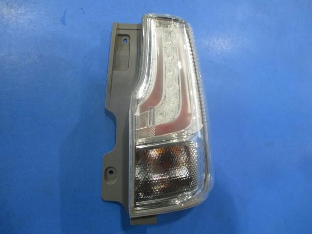 【中古】中古部品 ソリオ MA36S 右テールランプ 【3310590000-000007202615500】