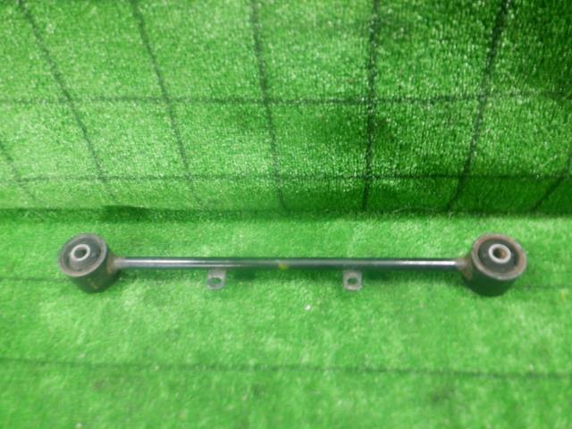 【中古】中古部品 タウンエース S412M 左リアアッパアーム 【3330420100-240126000151850】