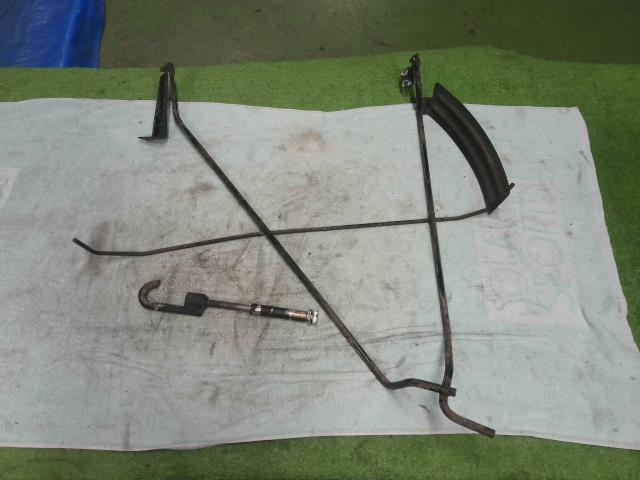 【中古】中古部品 アウトランダー CW4W スペアタイヤキャリア 【3310200100-000020526148180】