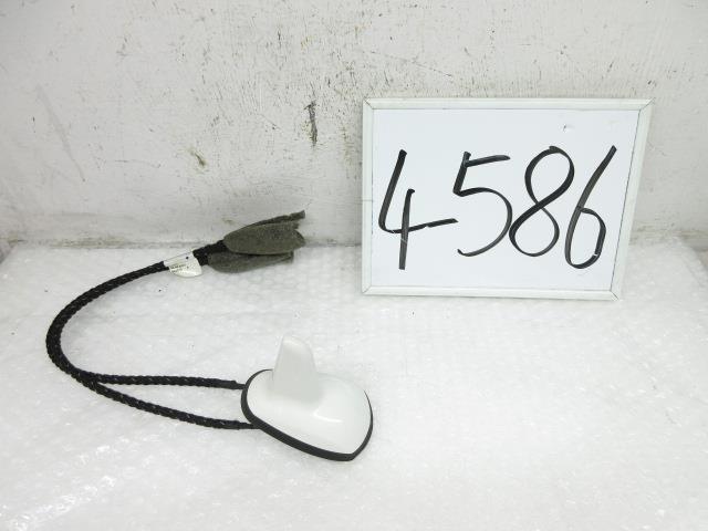 【中古】中古部品 ベンツ Eクラス 211052C アンテナ 【3500170000-240208501761000】