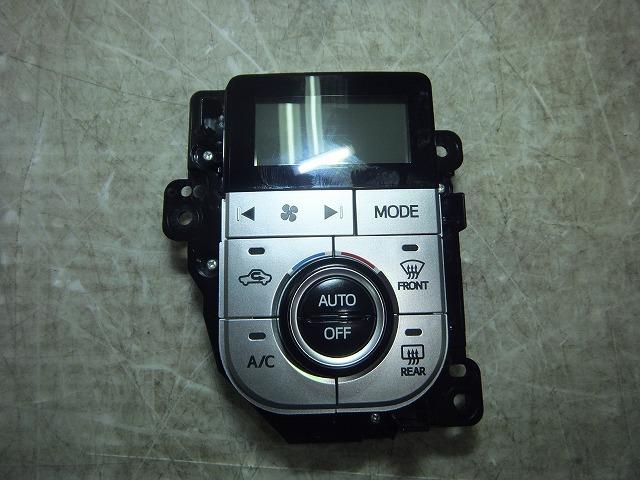 メーカー トヨタ 車名 ピクシスエポック 型式類別 18490-0006 グレード G SA3 認定型式 DBA-LA350A 車両タイプ 5ドアハッチバック 年式 H29/7 シフト CVT 駆動 4×2 通称型式 LA350AGBPF エンジン型式 KF-VE ミッション型式 6CA アクスル型式 車体色 マゼンタベリーマイカ(M) 車体色No R72 トリム色No FE21 走行距離(Km) 72,172 メーカー純正品番 55910-B2650 部品メーカー品番 237050-1641 保証 1ヶ月/1000km 付加情報 オートA/C,デジタル,エキショウ,プッシュ式,ダイヤル式,フロント,カプラー数1,ピン数40,テストOK 商品情報 ※純正番号およびモデル番号は参考としてください。※リビルト部品を購入される際のお願い【再生部品】と表示されているものをリビルト部品と呼んでいます。リビルト部品の場合には、交換時に取り外した部品をご返却していただく場合があります。詳しくはこちら※大物商品(ドア・ボンネット・バンパー等)は個人宅への配送ができない場合がございます。その場合、最寄りの配送業者支店止め等の対応となりますので、あらかじめご了承ください。 ページ上部へ【中古】中古部品 ピクシスエポック LA350A A/Cスイッチパネル 【3310050100-230401000160900】