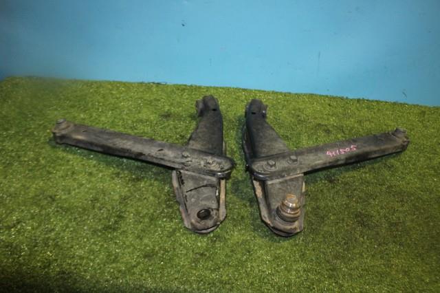 【中古】中古部品 サンバー TT2 左フロントロアアーム 【3330950100-000041150551740】