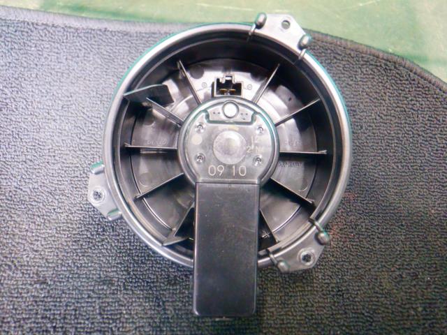 【中古】中古部品 ムーヴ LA100S ヒーターブロアモーター 【3340140100-000023624567900】
