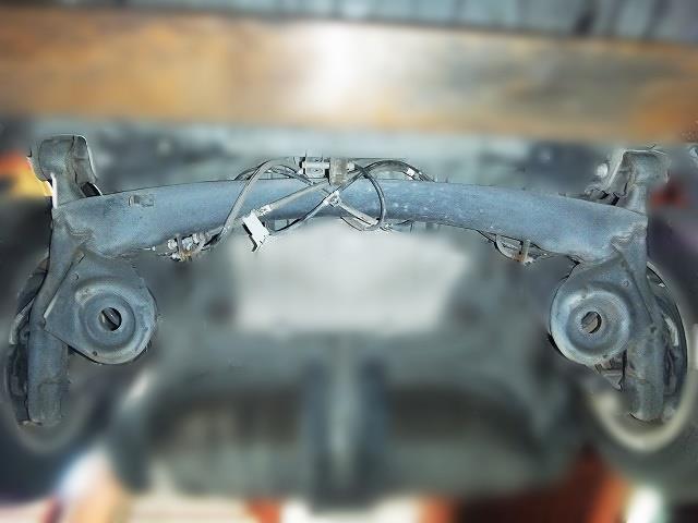 【中古】中古部品 ヴォクシー ZRR70W リアアクスルビーム 【3310050100-231027000153500】