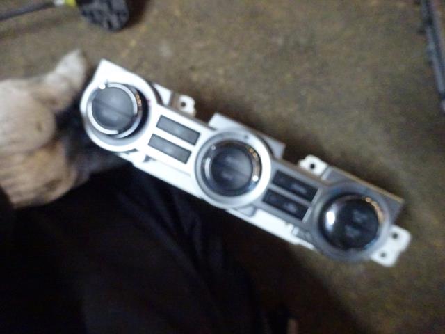 【中古】中古部品 MPV LY3P A/Cスイッチパネル 【3310410000-000243007360900】