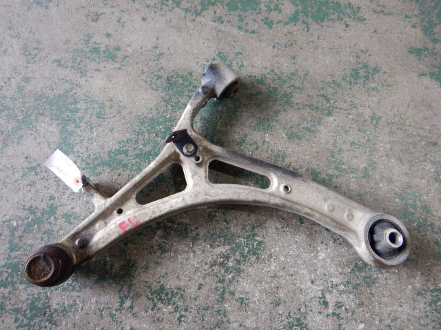 【中古】中古部品 レガシィ BR9 左フロントロアアーム 【3330810100-240306000351740】