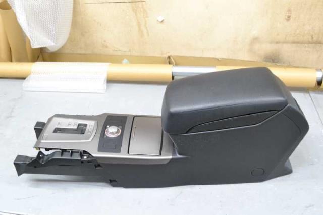 【中古】中古部品 レガシィ BR9 コンソールボックス 【3310580000-240308001077100】