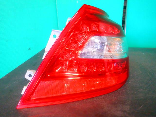 【中古】中古部品 ティアナ J32 右テールランプ 【3340140100-000024062515500】