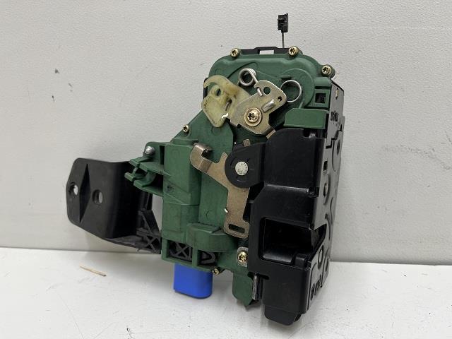 【中古】中古部品 VW ニュービートル 1YAZJ 右フロントドアロックソレノイド 【3310070100-00009074286..