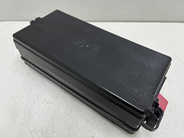 【中古】中古部品 フォード マスタング 1ZVHT82 ヒューズボックス 【3310070100-000090755667800】