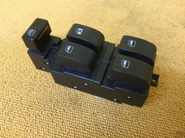 【中古】中古部品 ハイゼットアトレ S331G パワーウインドウスイッチ 【3330960100-000052226761900】
