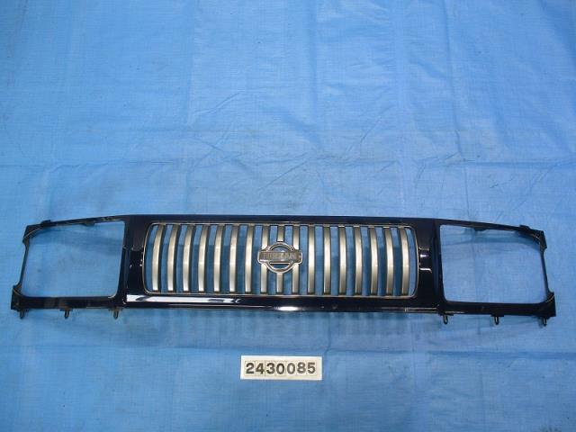 【中古】中古部品 ラシーン RFNB14 ラジエータグリル 【3310040100-000243008510400】