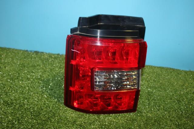 【中古】中古部品 デリカD5 CV5W 左テールランプ 【3330950100-000031580115600】