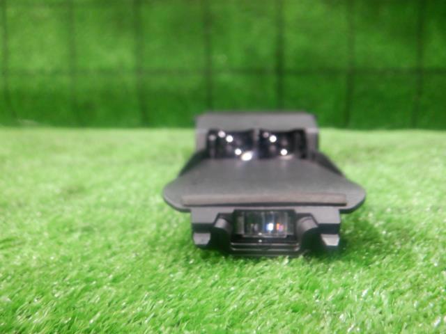 メーカー 三菱 車名 eKスペース 型式類別 17702-0008 グレード カスタムT E-アシスト 4WD 認定型式 DBA-B11A 車両タイプ 5ドアハッチバック 年式 H26/ シフト CVT 駆動 4×4 通称型式 B11AHXTHFZ1 エンジン型式 3B20T ミッション型式 アクスル型式 車体色 黒パール アメジストブラックパール 車体色No X42 トリム色No 01X 走行距離(Km) 97,882 メーカー純正品番 部品メーカー品番 保証 1ヶ月/1000km 付加情報 Fウインドガラス/運転支援システム用/コンチネンタル8639-A109 商品情報 ※純正番号およびモデル番号は参考としてください。※リビルト部品を購入される際のお願い【再生部品】と表示されているものをリビルト部品と呼んでいます。リビルト部品の場合には、交換時に取り外した部品をご返却していただく場合があります。詳しくはこちら※大物商品(ドア・ボンネット・バンパー等)は個人宅への配送ができない場合がございます。その場合、最寄りの配送業者支店止め等の対応となりますので、あらかじめご了承ください。 ページ上部へ【中古】中古部品 eKスペース B11A カメラ 【3330420100-240306000115850】