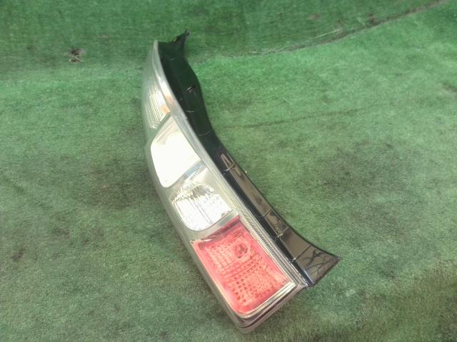 【中古】中古部品 ムーヴ LA100S 左テールランプ 【3260240000-240318000115600】