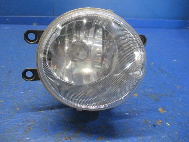 【中古】中古部品 カローラフィールダー NZE161G 右フォグランプ 【3310270100-000014090110850】