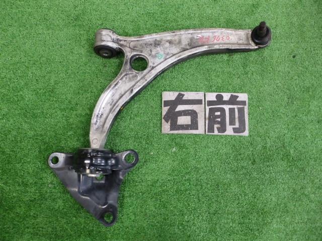 【中古】中古部品 CR－Z ZF1 右フロントロアアーム 【3260250000-000024037651720】