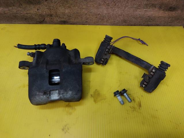 【中古】中古部品 N－VAN JJ2 右フロントキャリパー 【3330960100-000052208044330】