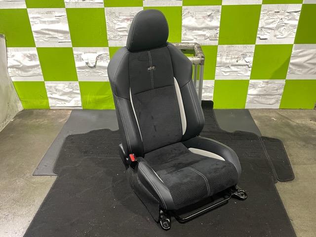 アクア NHP10 ドライバーシート 運転席シート 管理番号 4614 