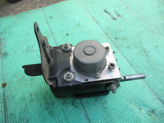 【中古】中古部品 タント LA600S ABSアクチュエーター 【3310190100-000233027042500】