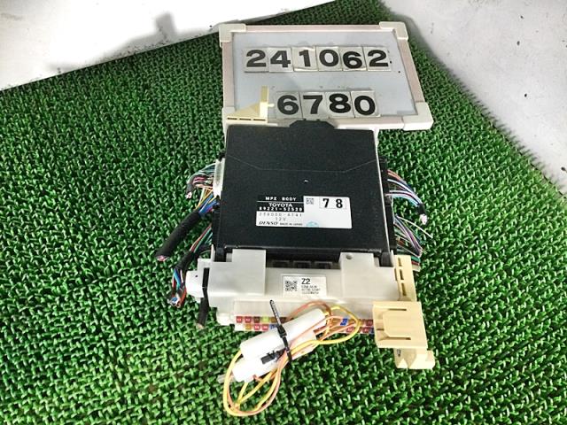 【中古】中古部品 シエンタ NHP170G ヒューズボックス 【3330890100-000024106267800】