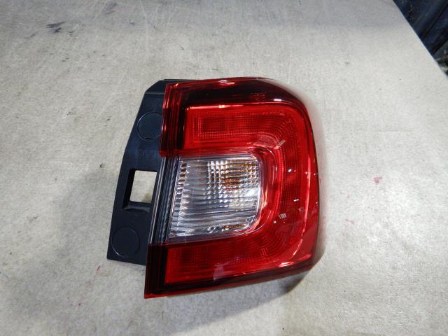 【中古】中古部品 レヴォーグ VM4 右テールランプ 【3330810100-240326000315500】