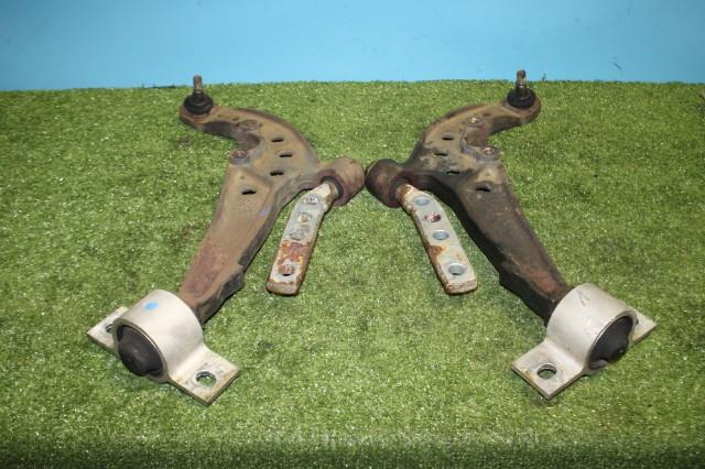 【中古】中古部品 セレナ TNC24 左フロントロアアーム 【3330950100-000032580651740】