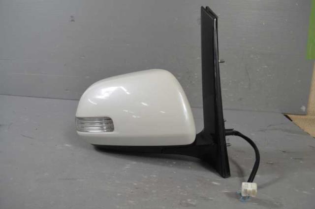 メーカー トヨタ 車名 ヴェルファイア 型式類別 16086-0014 グレード 2.4Z 7人 認定型式 DBA-ANH20W 車両タイプ 5DBOXワゴン 年式 H20/11 シフト CVT 駆動 通称型式 ANH20WNFXSK エンジン型式 2AZ-FE ミッション型式 アクスル型式 車体色 ホワイトパールクリスタルシャイン 車体色No 070 トリム色No FD19 走行距離(Km) 280,700 メーカー純正品番 87910-58050 部品メーカー品番 保証 0ヶ月/0km 付加情報 7P 電格 ウィンカー,全体キズ多少　ウィンカーOK　取付OK 商品情報 ※純正番号およびモデル番号は参考としてください。※リビルト部品を購入される際のお願い【再生部品】と表示されているものをリビルト部品と呼んでいます。リビルト部品の場合には、交換時に取り外した部品をご返却していただく場合があります。詳しくはこちら※大物商品(ドア・ボンネット・バンパー等)は個人宅への配送ができない場合がございます。その場合、最寄りの配送業者支店止め等の対応となりますので、あらかじめご了承ください。 ページ上部へ【中古】中古部品 ヴェルファイア ANH20W 右サイドミラー 【3310580000-240331000613500】