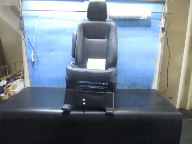 【中古】中古部品 エスクァイア ZWR80G アシスタントシート 【3310220100-240222000270600】