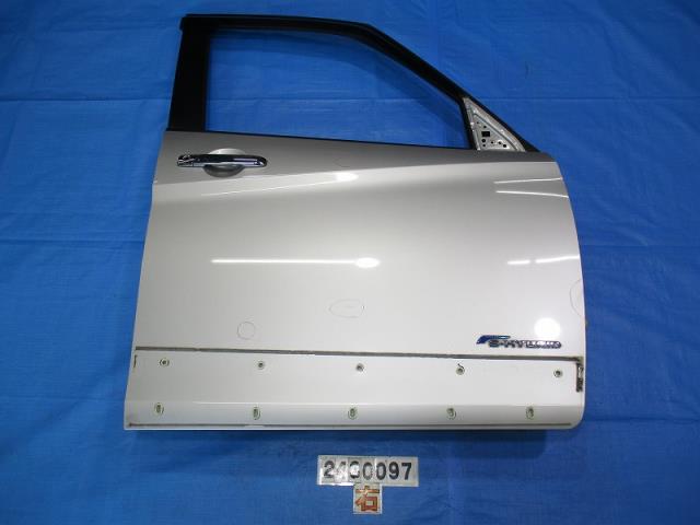 メーカー 日産 車名 セレナ 型式類別 18383-0004 グレード ハイウェイスター 8人 認定型式 DAA-GFC27 車両タイプ 5DBOXワゴン 年式 R1/6 シフト CVT 駆動 通称型式 EDRARGVC27GZA エンジン型式 MR20DD ミッション型式 アクスル型式 車体色 ブリリアントシルバー(M) 車体色No K23 トリム色No G 走行距離(Km) 188&#44;665 メーカー純正品番 H010M-5TFMA 部品メーカー品番 グリーン(M2H3U) 保証 0ヶ月/0km 付加情報 パワーウィンドウ(テスト済); グリーン(アサヒ・M2H3U); プロテクター欠品; キーフリー付; 純正(H010M-5TFMA) 商品情報 (1)[&#44;へこみ&#44;4×4cm](2)[&#44;擦り傷&#44;5×9cm](3)[&#44;その他&#44;フチオレ? 10×3cm](4)[&#44;へこみ&#44;4×7cm](5)[全体&#44;その他&#44;パテ・再塗装](6)[&#44;その他&#44;プロテクター跡有](7)[全体&#44;その他&#44;小傷多少] ※純正番号およびモデル番号は参考としてください。※リビルト部品を購入される際のお願い【再生部品】と表示されているものをリビルト部品と呼んでいます。リビルト部品の場合には、交換時に取り外した部品をご返却していただく場合があります。詳しくはこちら※大物商品(ドア・ボンネット・バンパー等)は個人宅への配送ができない場合がございます。その場合、最寄りの配送業者支店止め等の対応となりますので、あらかじめご了承ください。 ページ上部へ【中古】中古部品 セレナ GFC27 右フロントドア 【3310040100-000243009713100】