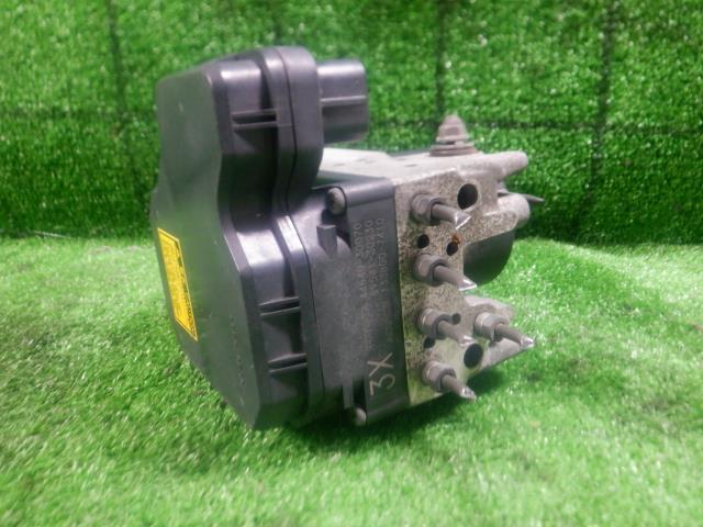 【中古】中古部品 クラウン GRS183 ABSアクチュエーター 【3330420100-240329000142500】