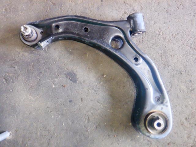【中古】中古部品 N－BOXスラッシュ JF2 左フロントロアアーム 【3340140100-000024068151740】