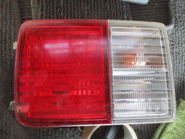 【中古】中古部品 エブリィ DA64V 左テールランプ 【3330220100-240418000215600】
