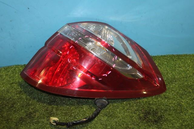 【中古】中古部品 レガシィ BP5 右テールランプ 【3330950100-000043150915500】