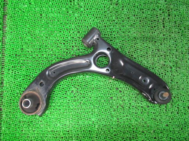 【中古】中古部品 キャスト LA260S 右フロントロアアーム 【3330540100-240419000651720】