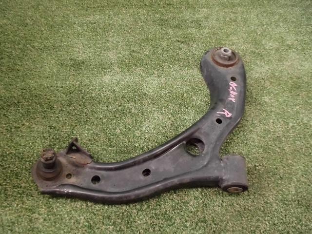 【中古】中古部品 N－BOX JF1 右フロントロアアーム 【3330150100-000024313751720】