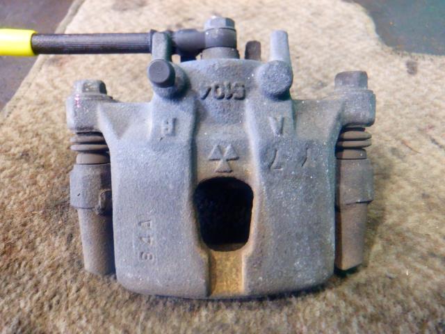 【中古】中古部品 eKワゴン H82W 右フロントキャリパー 【3340140100-000024109244330】