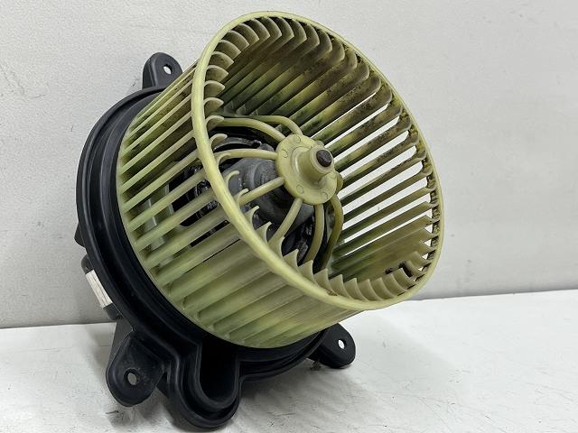 【中古】中古部品 ジープ ラングラー TJ40H ヒーターブロアモーター 【3310070100-000090746267900】