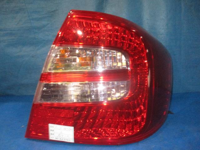 【中古】中古部品 プレミオ ZZT240 右テールランプ 【3310160100-000004352415500】