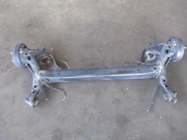 【中古】中古部品 eKクロススペース B34A リアアクスルビーム 【3310270100-000014136053500】