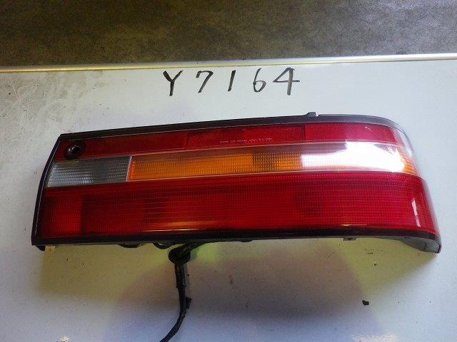 【中古】中古部品 ウィンダム VCV11 右テールランプ 【3310230100-001222520715500】