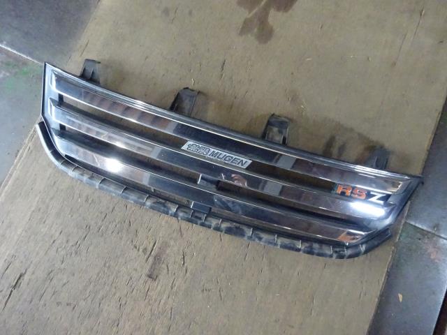 【中古】中古部品 ストリーム RN8 ラジエータグリル 【3310410000-000243018910400】