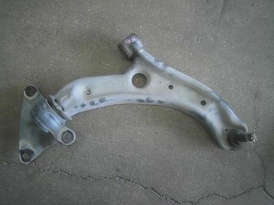 【中古】中古部品 フィット GE6 右フロントロアアーム 【3340180100-240502000151720】