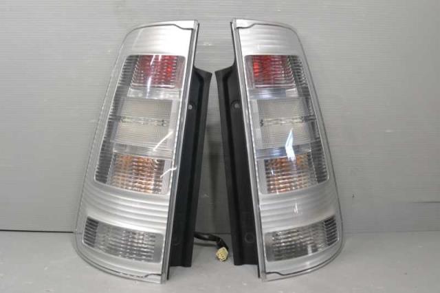 【中古】中古部品 シエンタ NCP81G 右テールランプ 【3310580000-240509000115500】